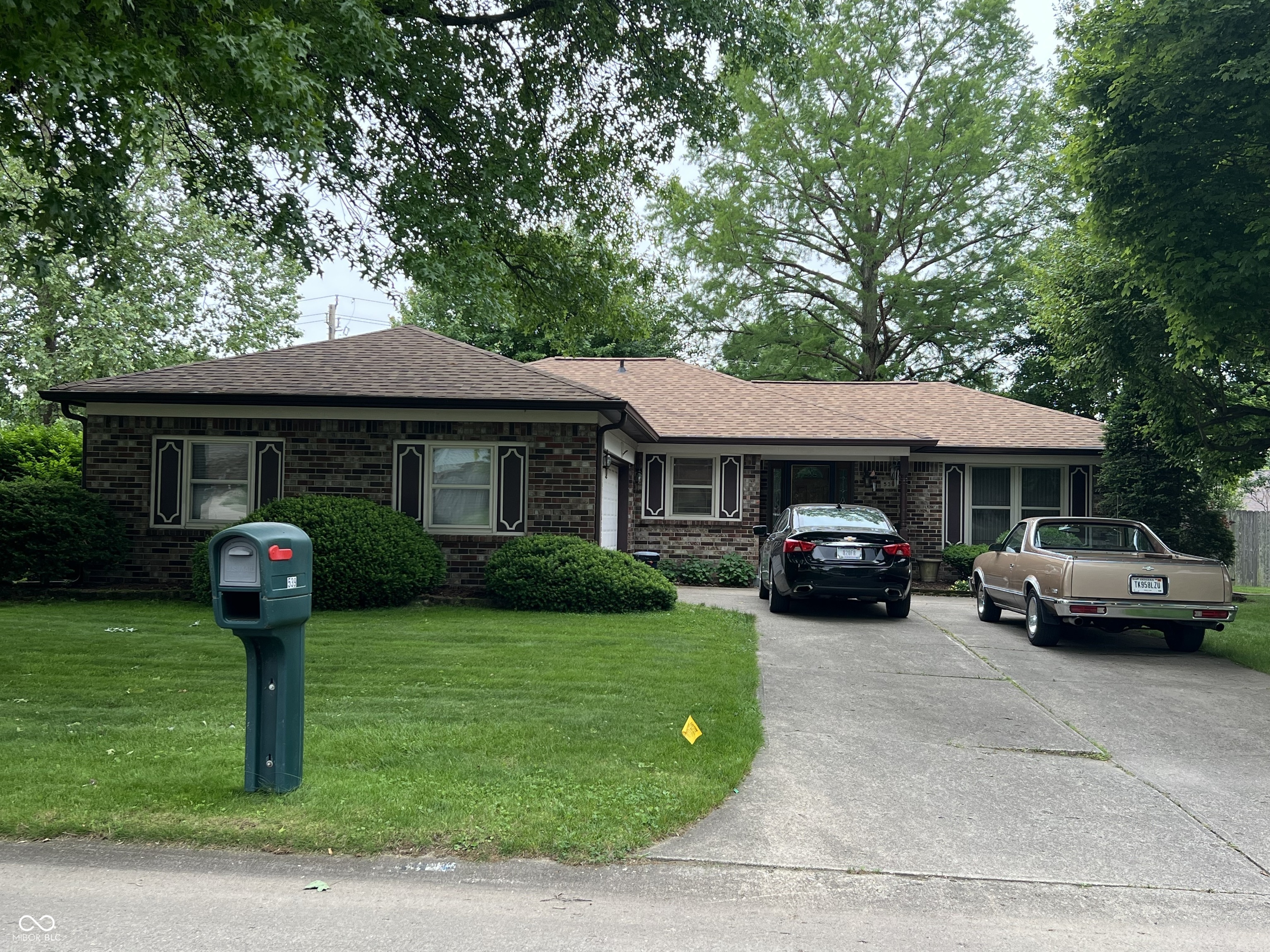 Property Photo: 539 Queenswood Drive IN 46217