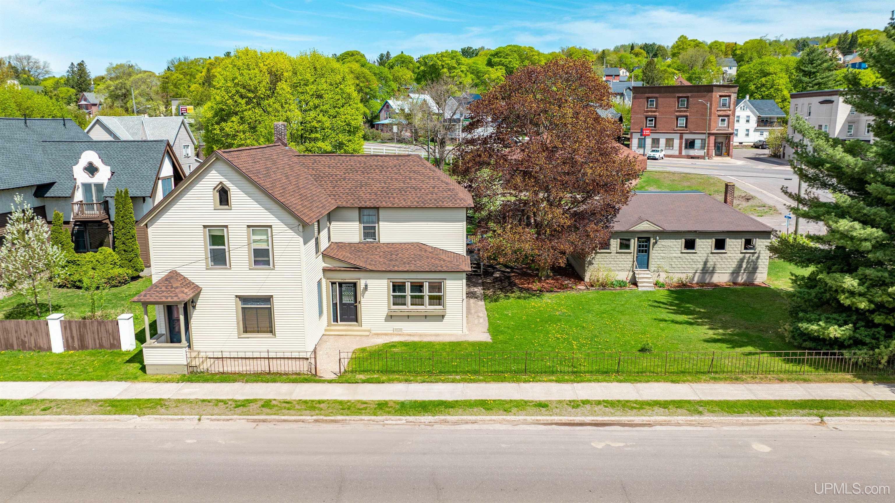 Property Photo: 909 Quincy Street MI 49930
