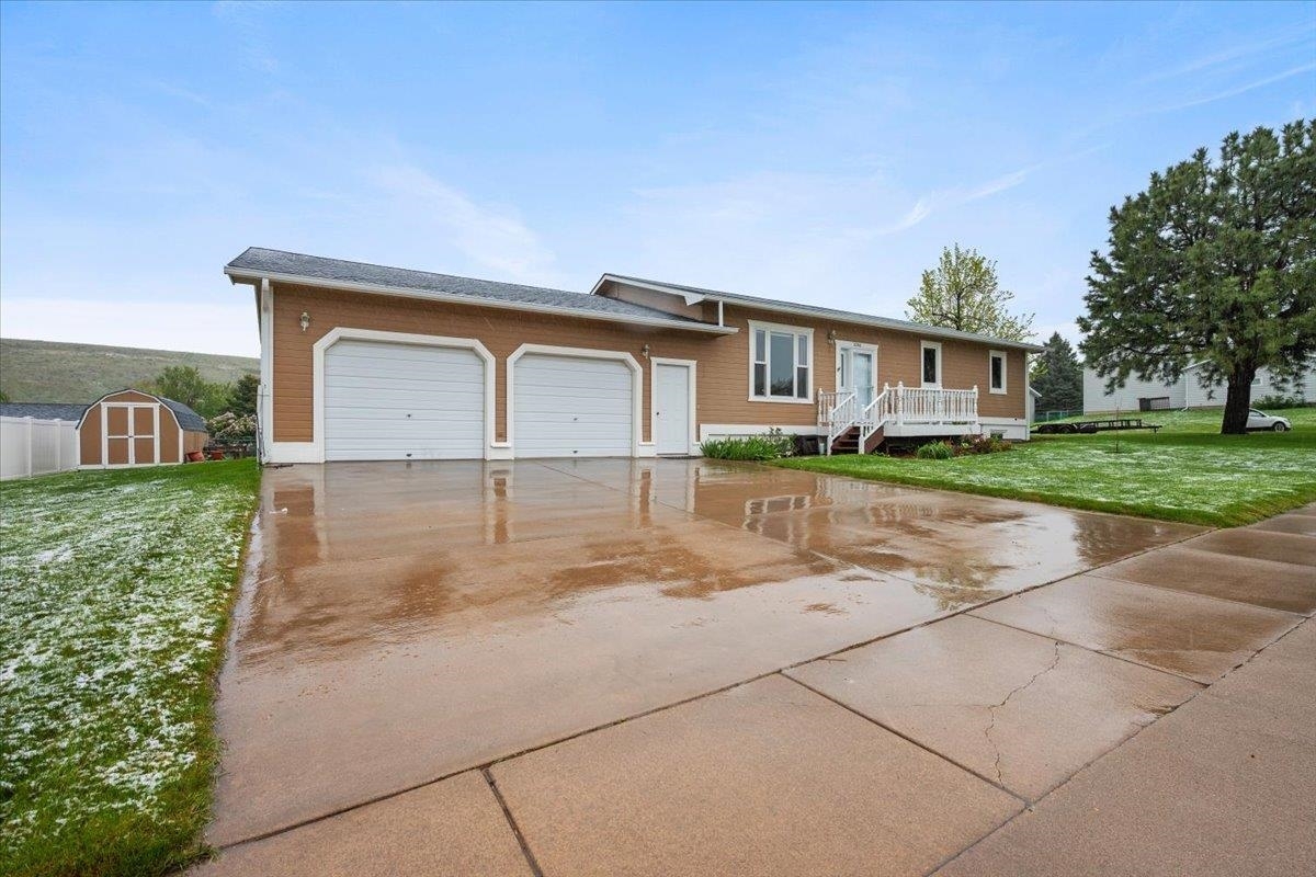 Property Photo: 1006 S 33rd Street SD 57783