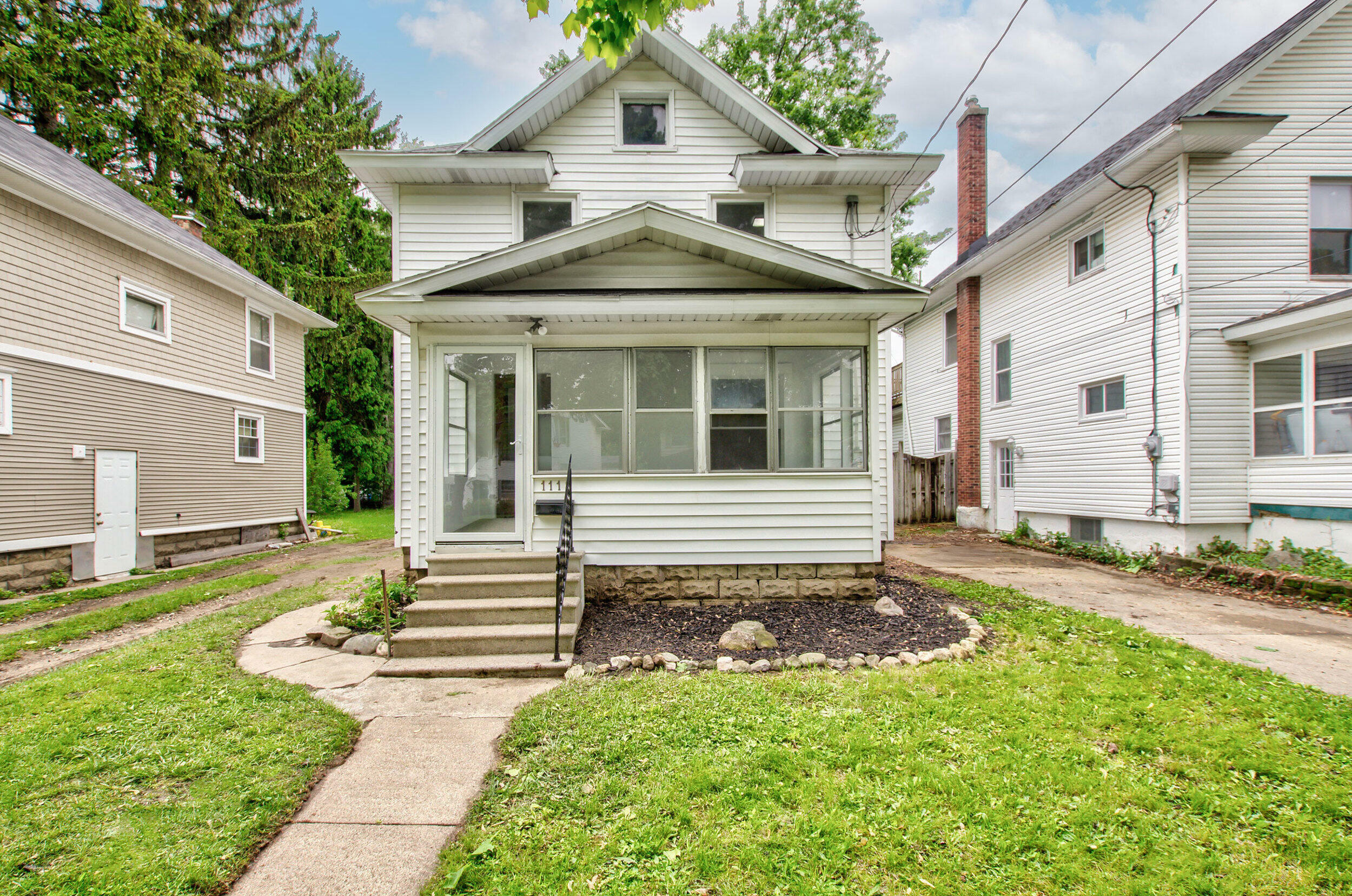 Property Photo: 1118 Burr Street MI 49201