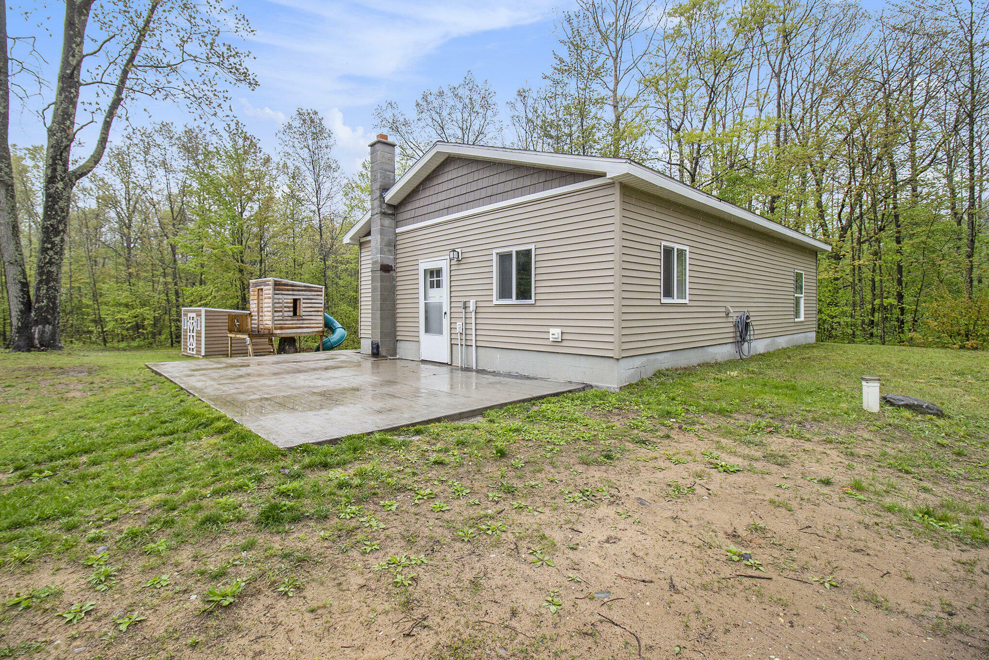 Property Photo: 9038 E US-10 MI 49402