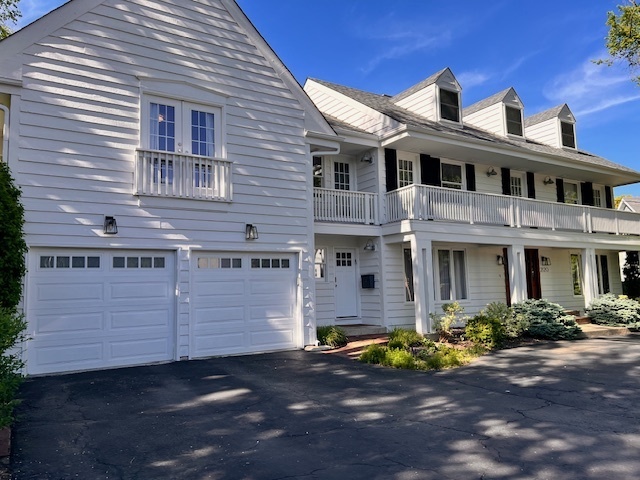 Property Photo: 2120 Wilmette Avenue IL 60091