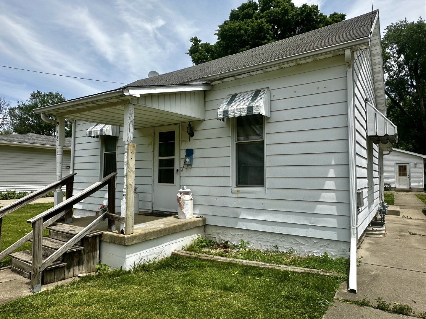 918 N Elizabeth Street  Clinton IL 61727 photo