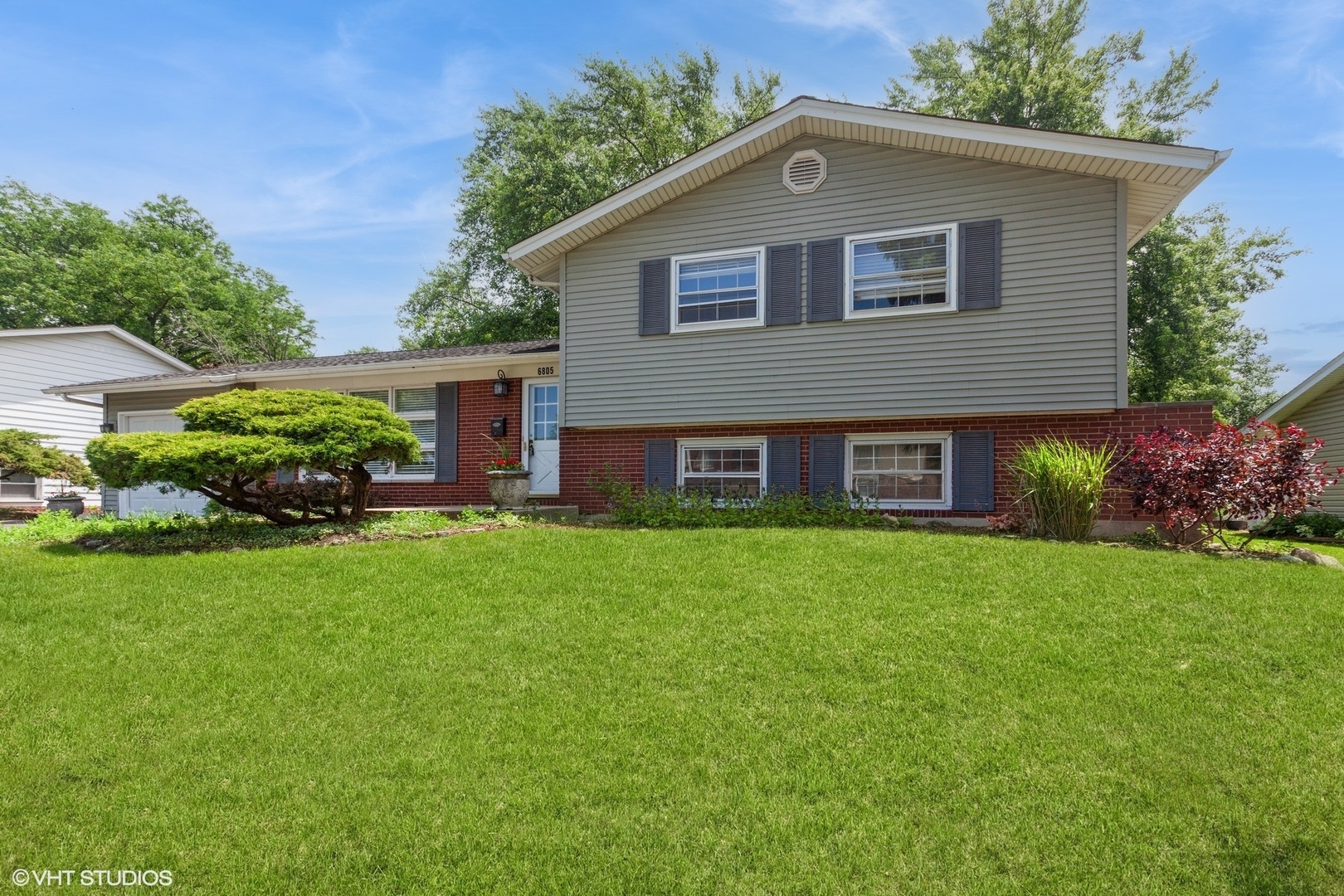 Property Photo: 6805 Roberts Drive IL 60517
