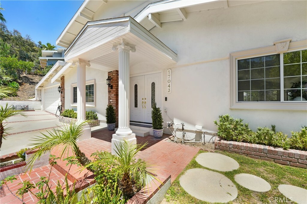 Property Photo: 17043 Empanada Place CA 91436