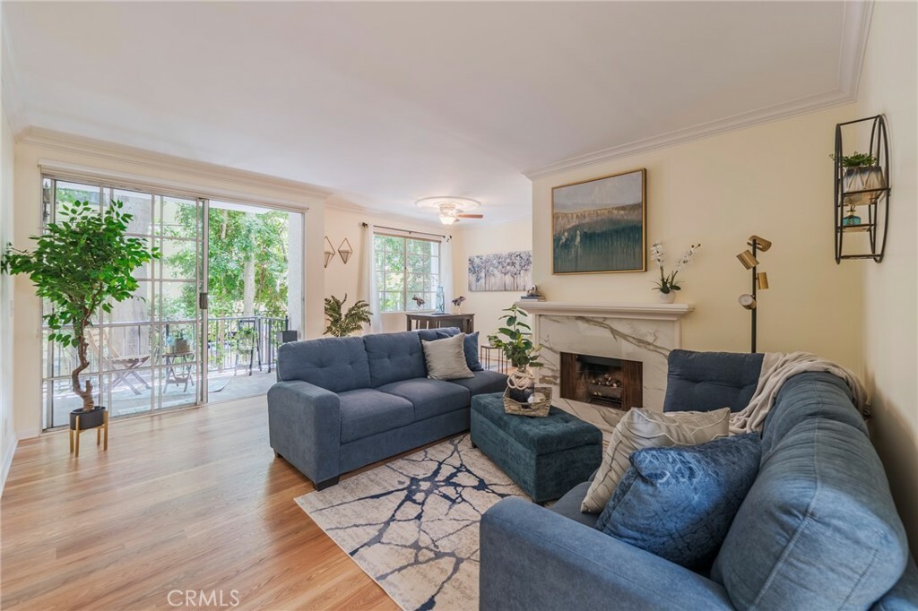 Property Photo: 1375 Kelton Avenue 104 CA 90024
