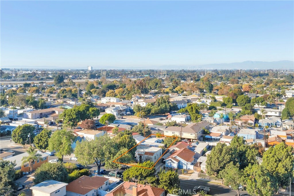 Property Photo: 225 E 56th Street CA 90805