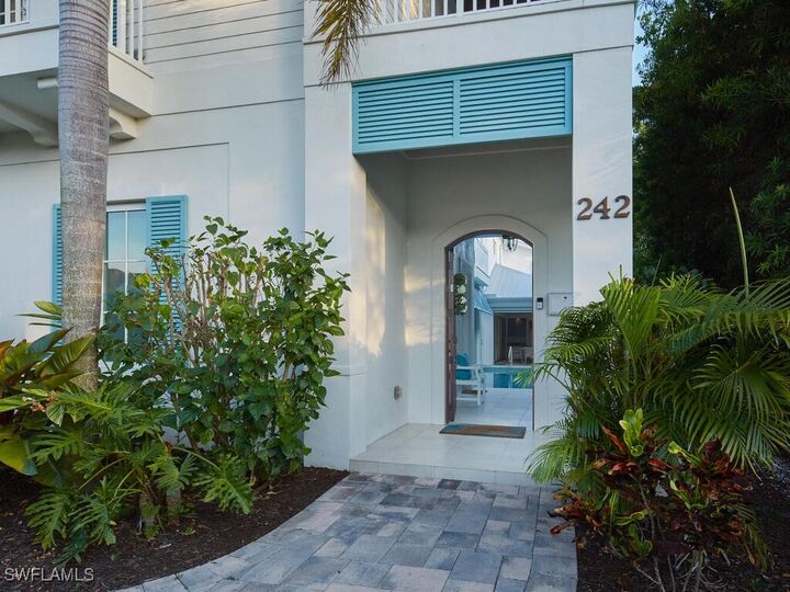 Property Photo:  242 2nd Avenue S  FL 34102 