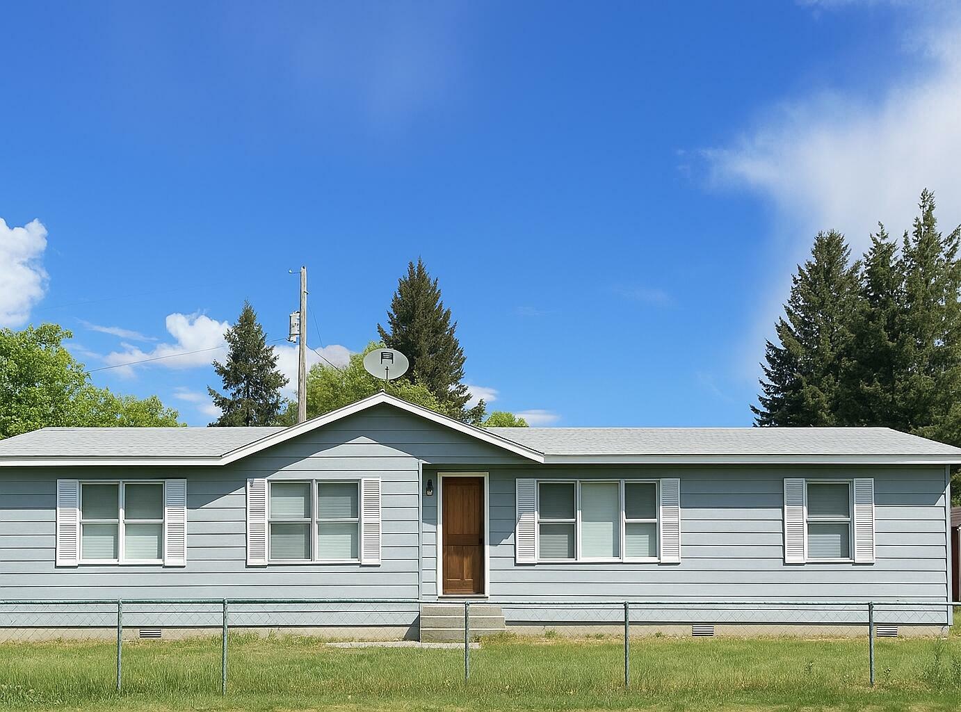 Property Photo:  211 8th Ave  WA 99139 