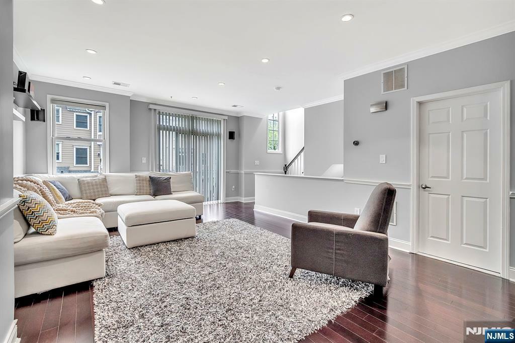 Property Photo: 274 Roslyn Court NJ 07093