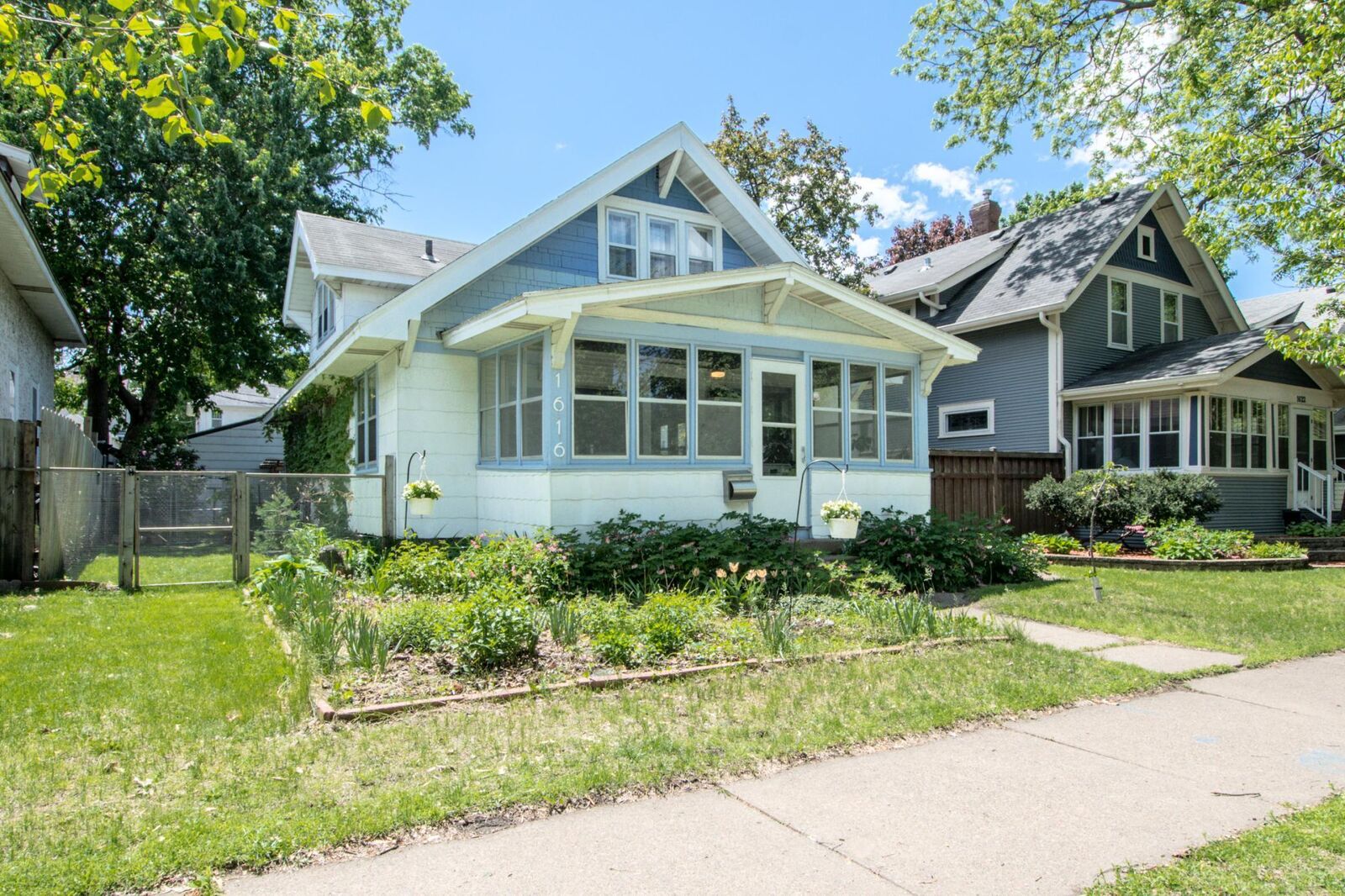 Property Photo:  1616 Thomas Avenue  MN 55104 