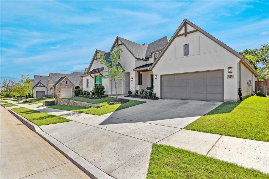 Property Photo: 806 Placid Way TX 76226