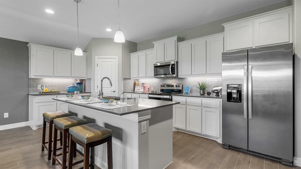 Property Photo: 1131 Keystone Drive TX 76048