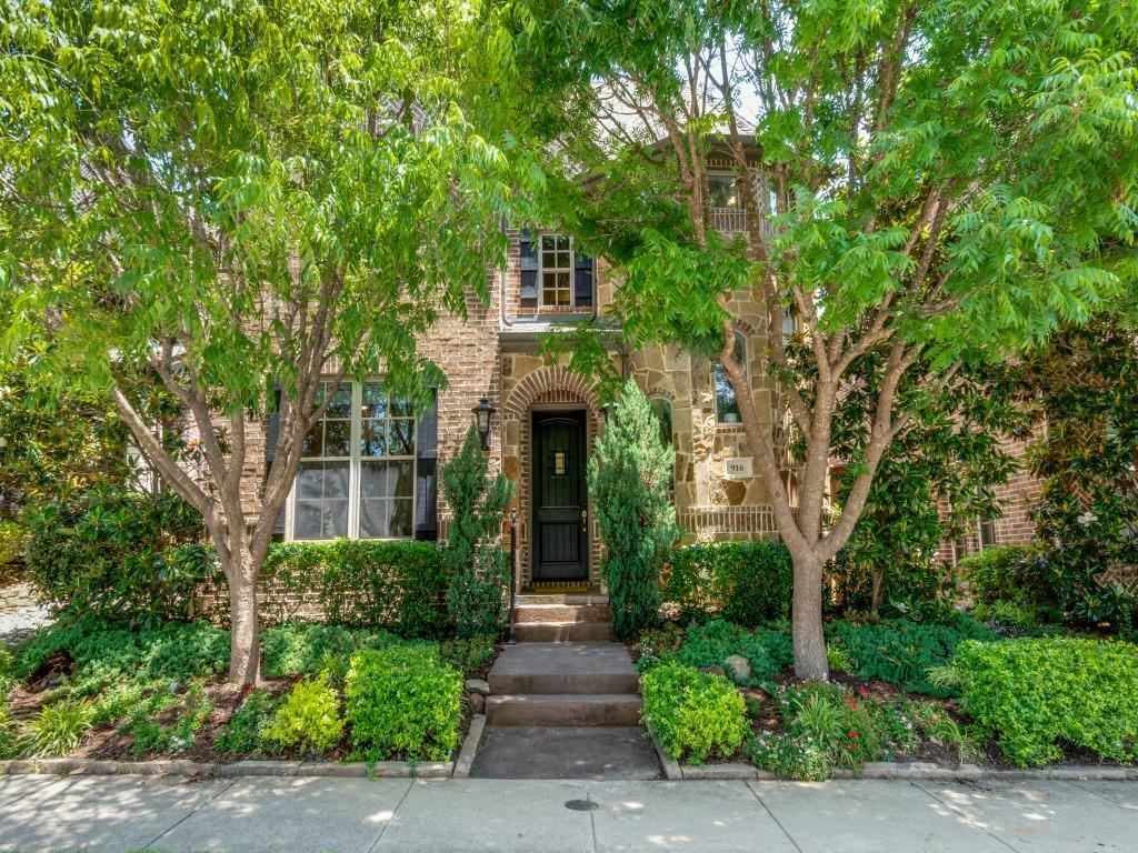 Property Photo: 916 Shadyside Lane TX 75223