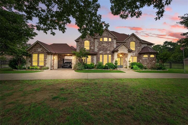2056 Willow Bend Drive  Oak Leaf TX 75154 photo