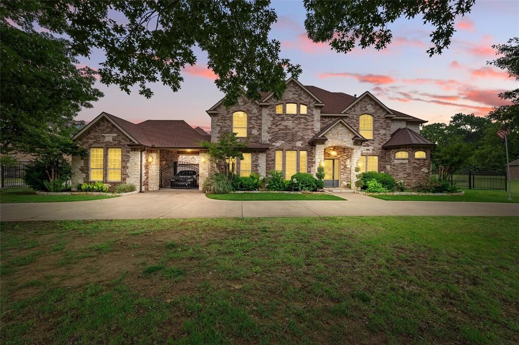 Property Photo: 2056 Willow Bend Drive TX 75154
