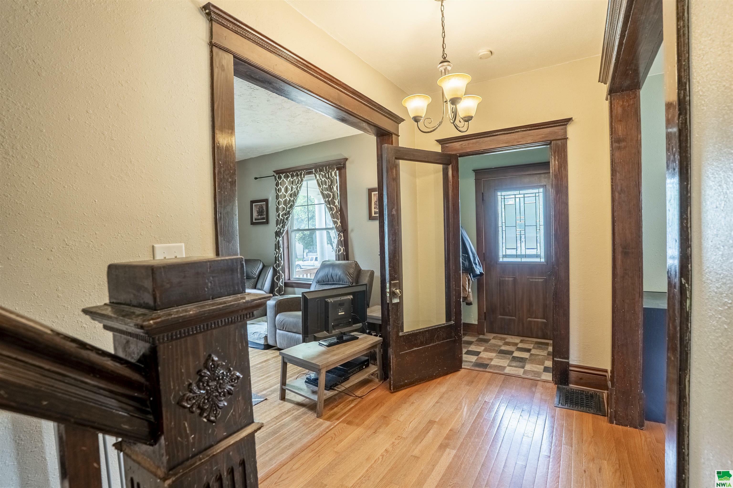 Property Photo:  410 1st Ave SE  IA 51031 