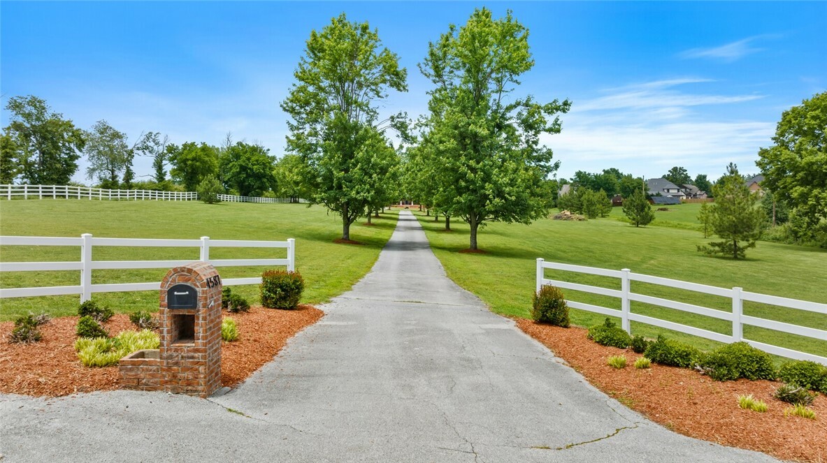 Property Photo: 4587 Garrett Road AR 72758
