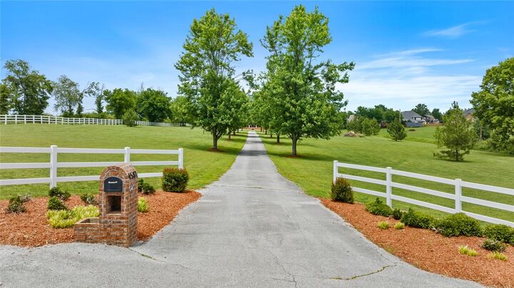 Property Photo: 4587 Garrett Road AR 72758