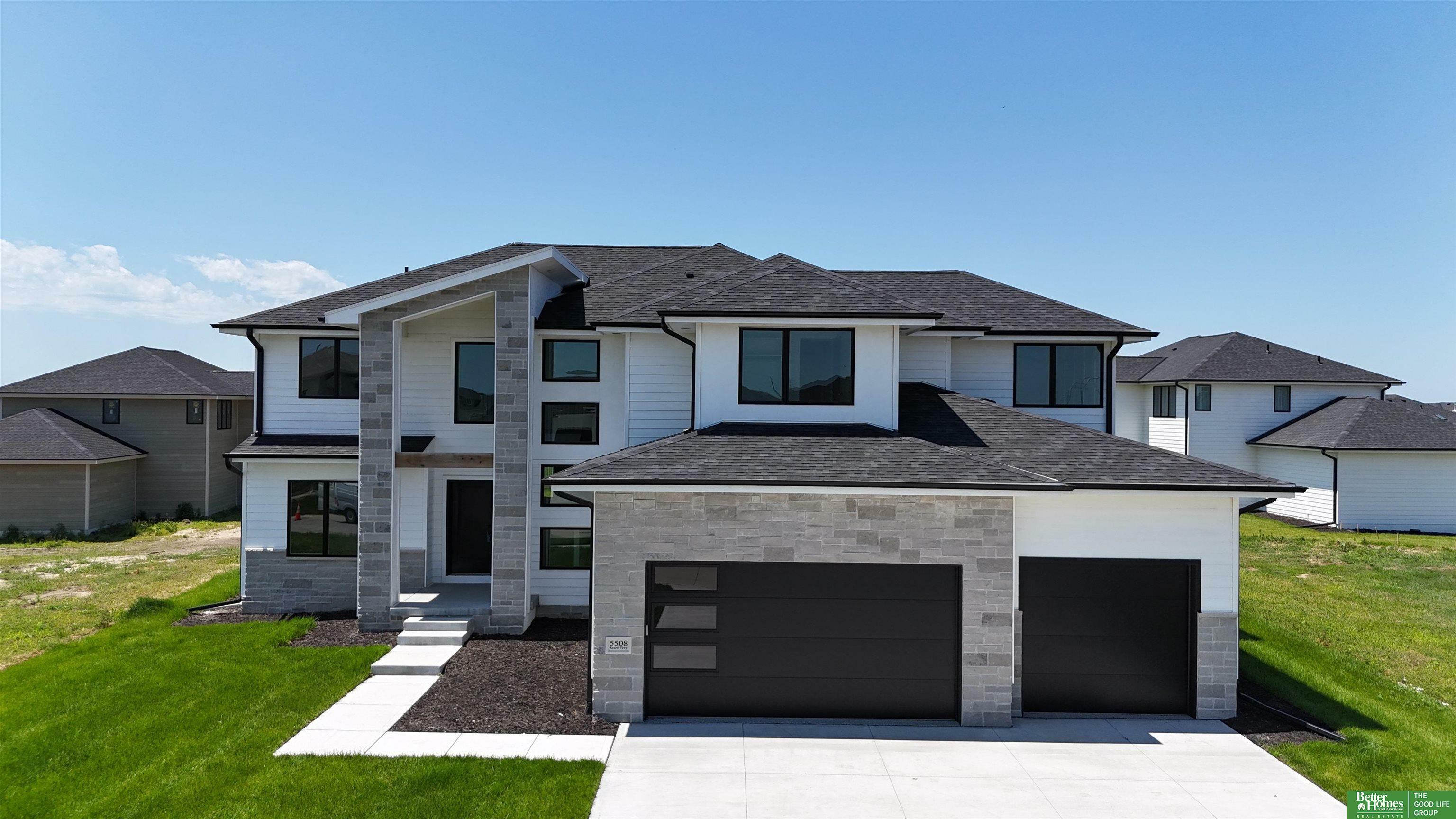 Property Photo: 5508 Kestrel Parkway NE 68022