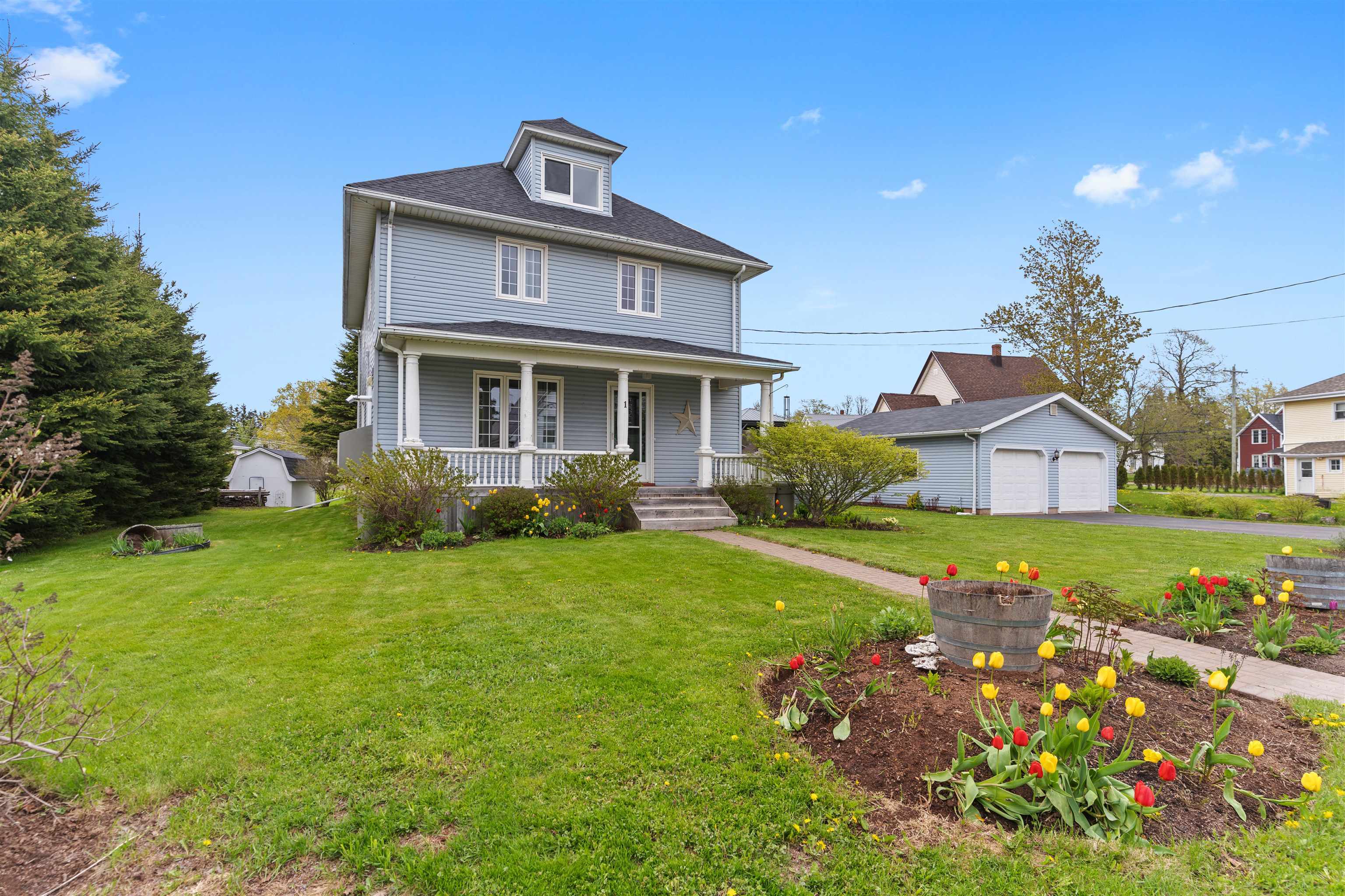 Property Photo: 1 Chestnut Street PE C0B 1M0