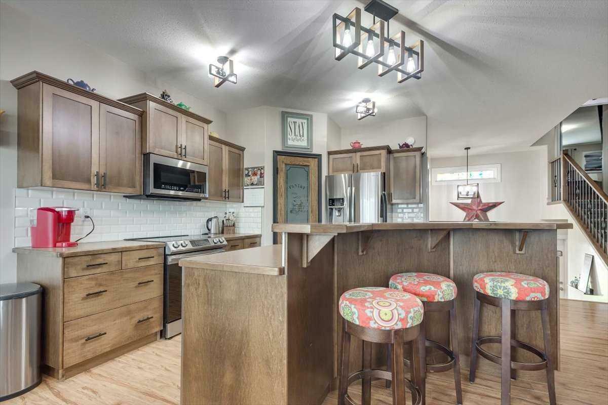 Property Photo: 5 Cyprus Road AB T4M 0C5