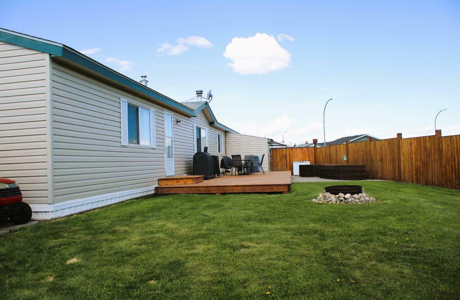 Property Photo: 31 Noblefern Way AB T0M 1X0