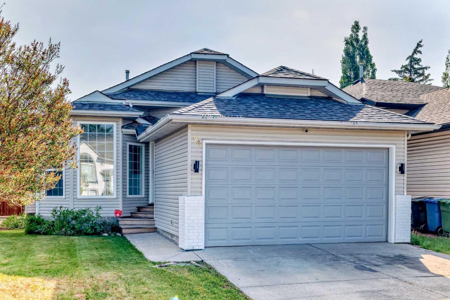 Property Photo: 96 Douglas Ridge Close SE AB T2Z 3M2