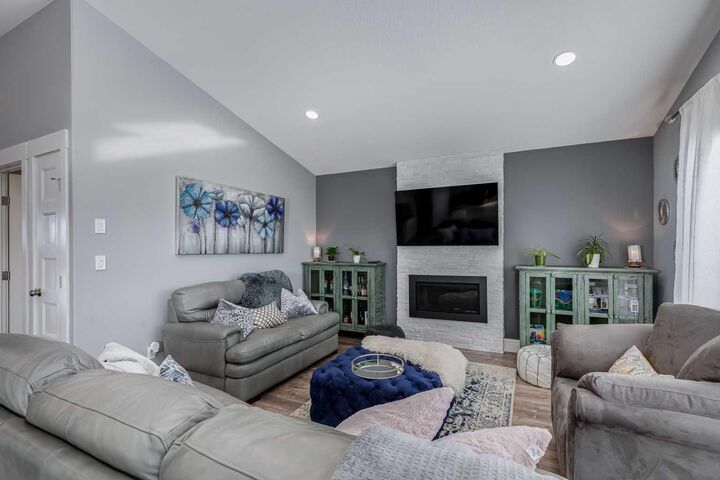 Property Photo:  27 Henderson Crescent NW  AB T0M 1R0 