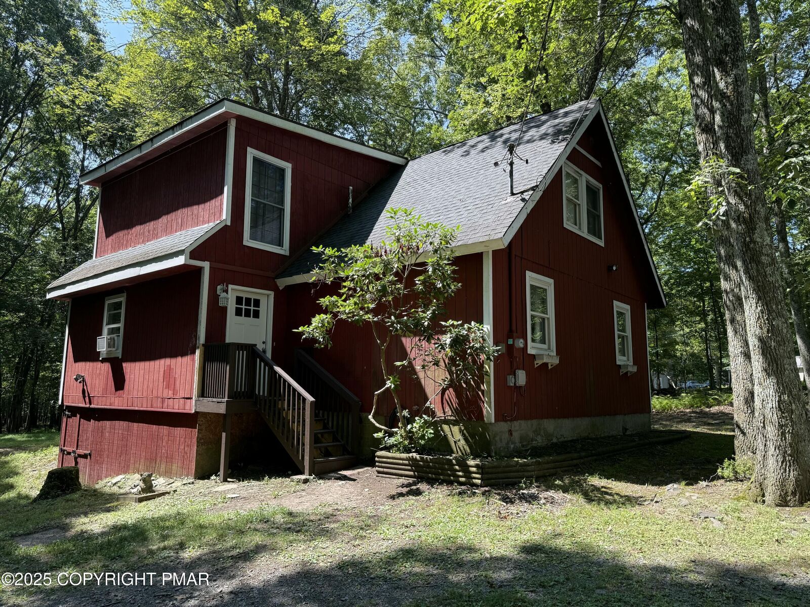 Property Photo:  2122 Wood Thrush Court  PA 18324 