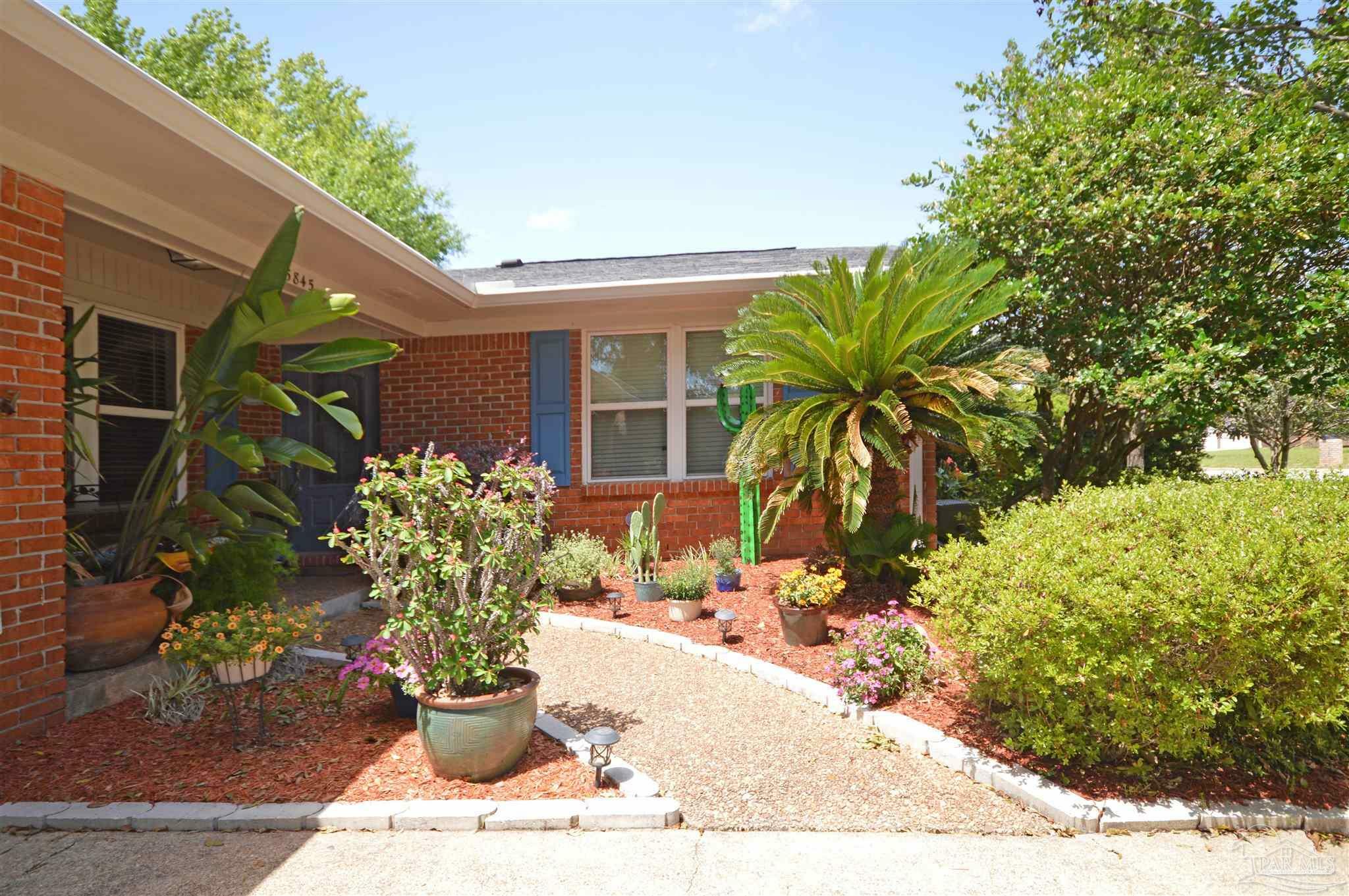 Property Photo: 5845 Keystone Rd FL 32504