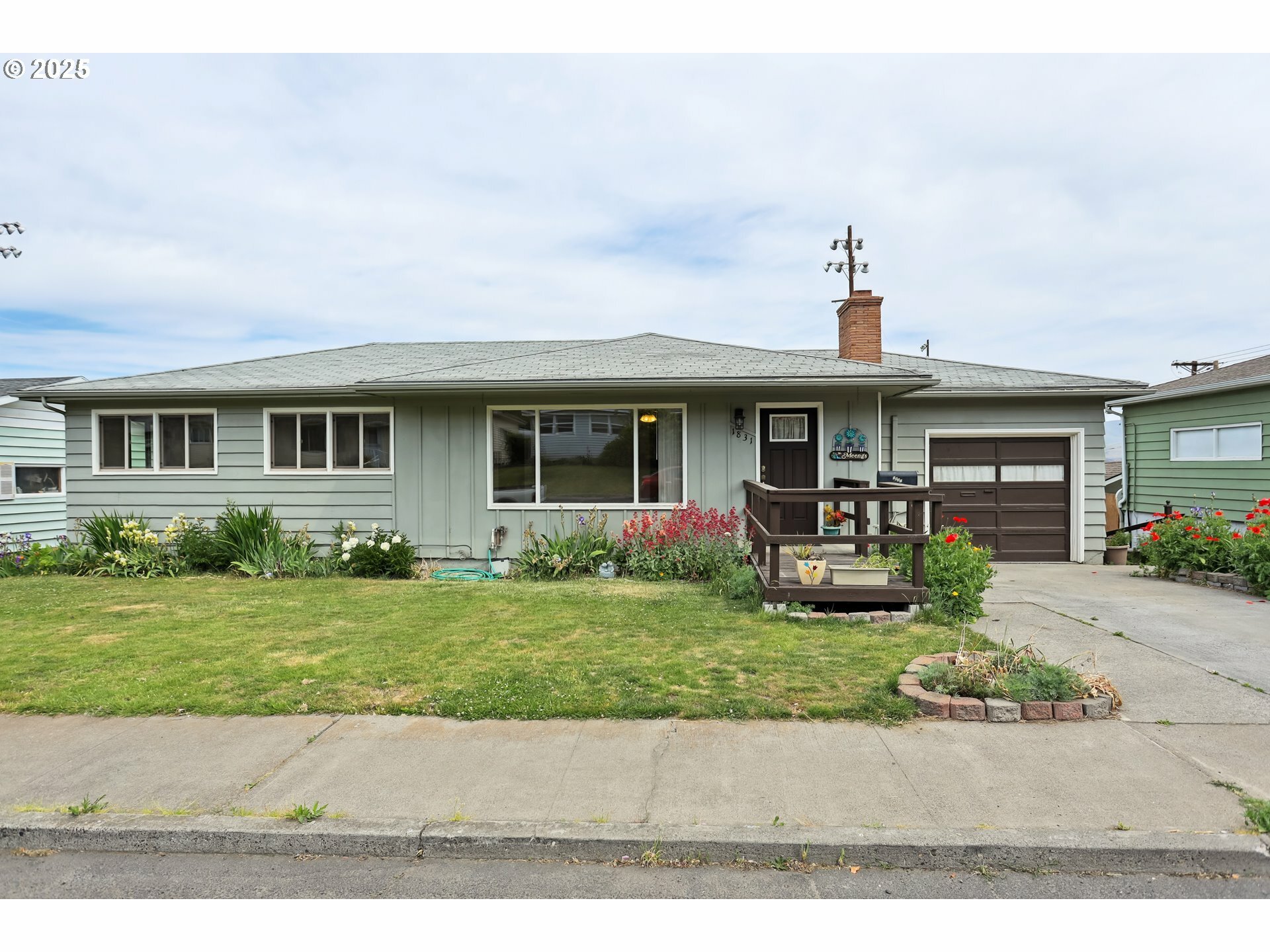 1831 E 14th St  The Dalles OR 97058 photo