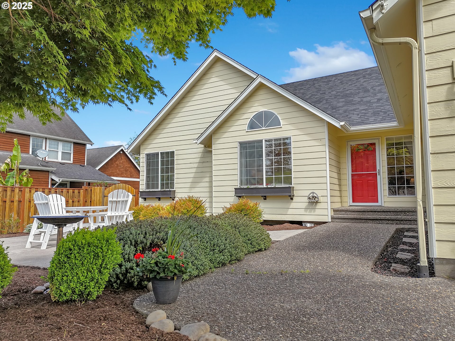 Property Photo:  1689 Huckleberry Dr  OR 97138 
