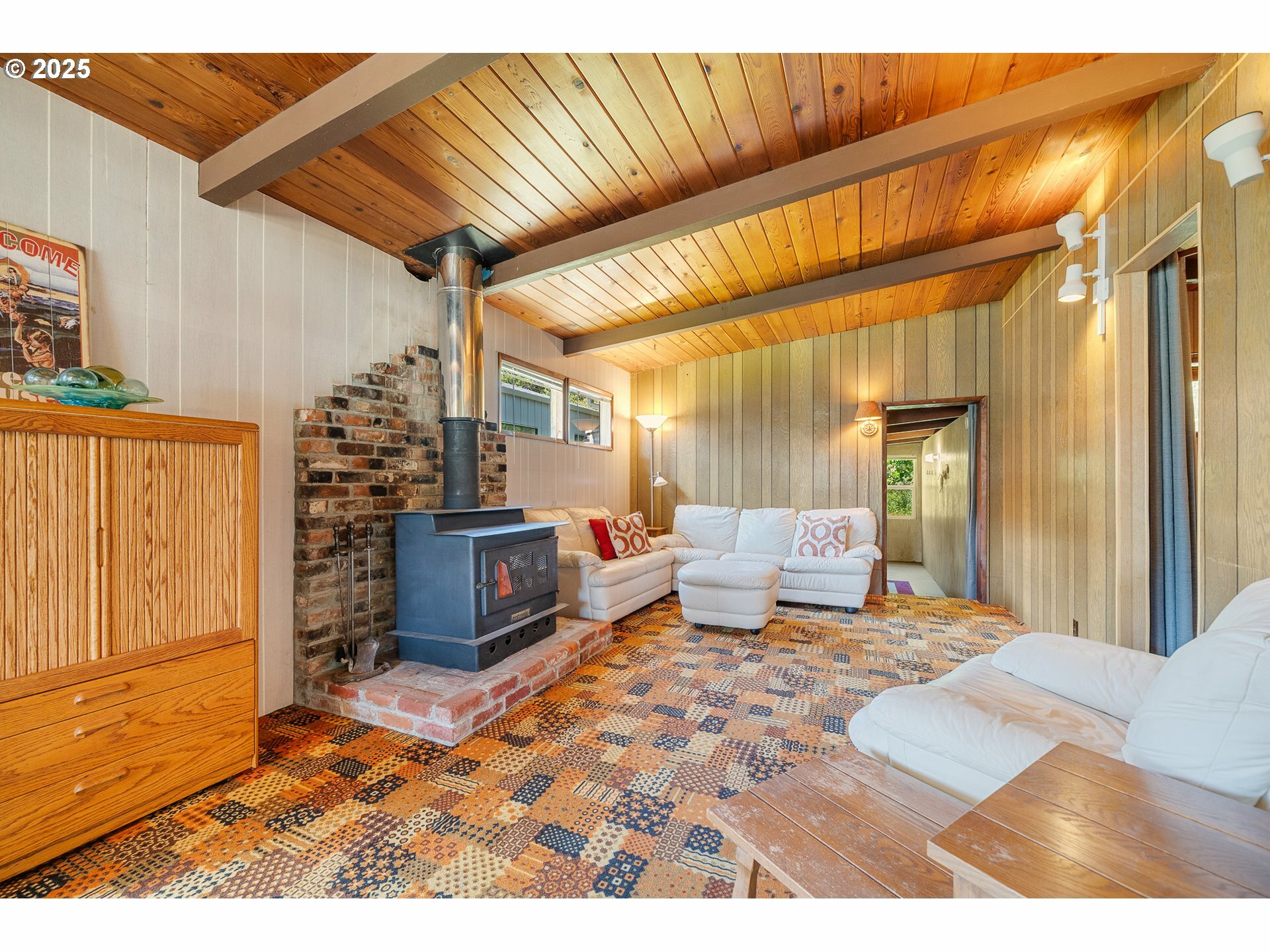 Property Photo: 8890 Ocean Crest Ln OR 97130