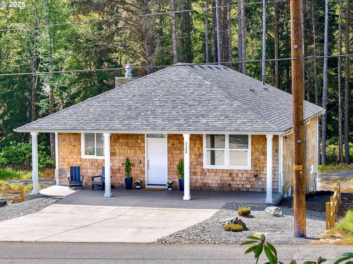 3309 Sunset Blvd  Seaside OR 97138 photo