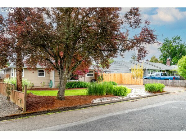 Property Photo: 2935 Pearl St OR 97405