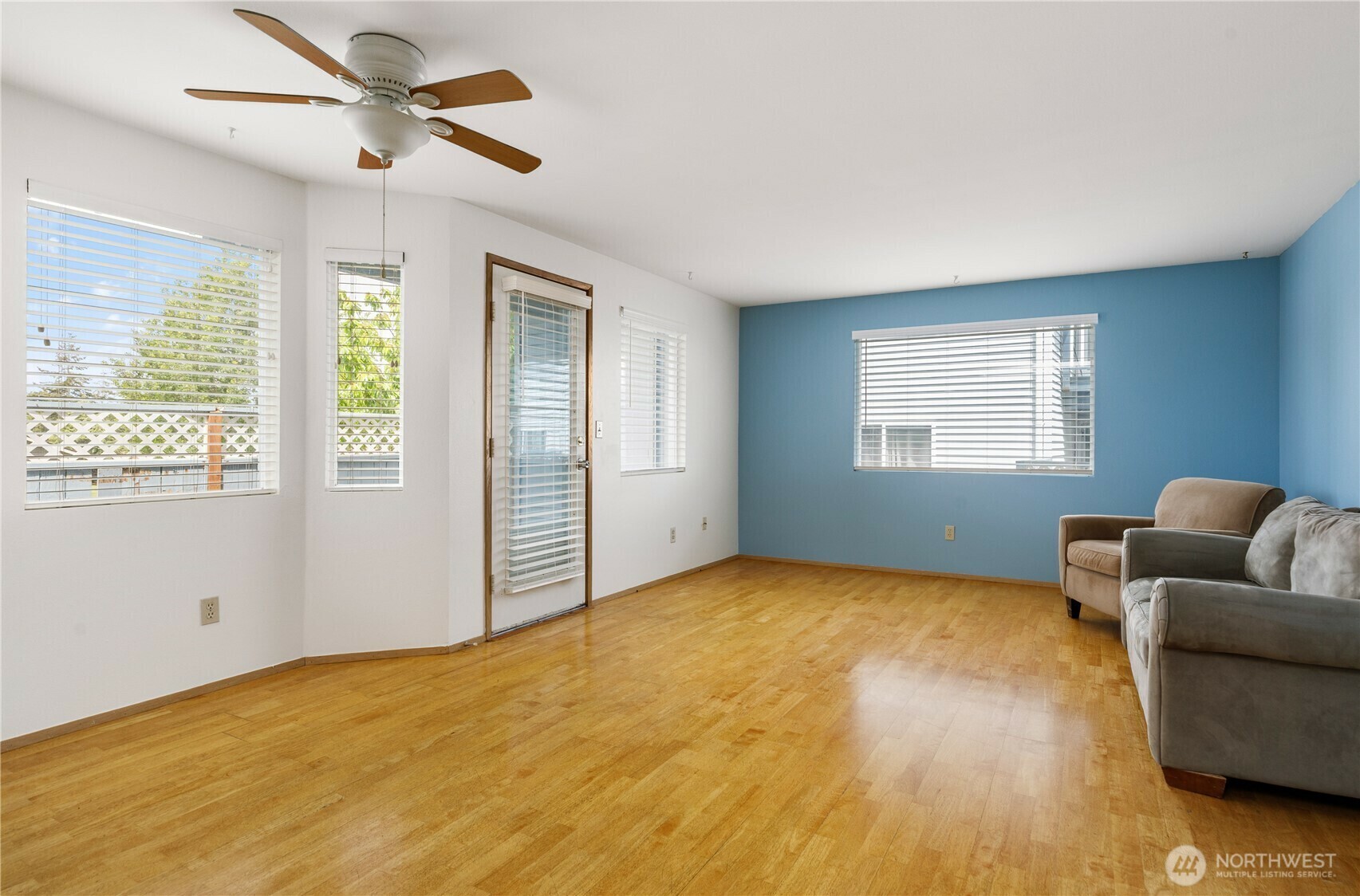 Property Photo:  730 SE 8th Avenue B101  WA 98277 