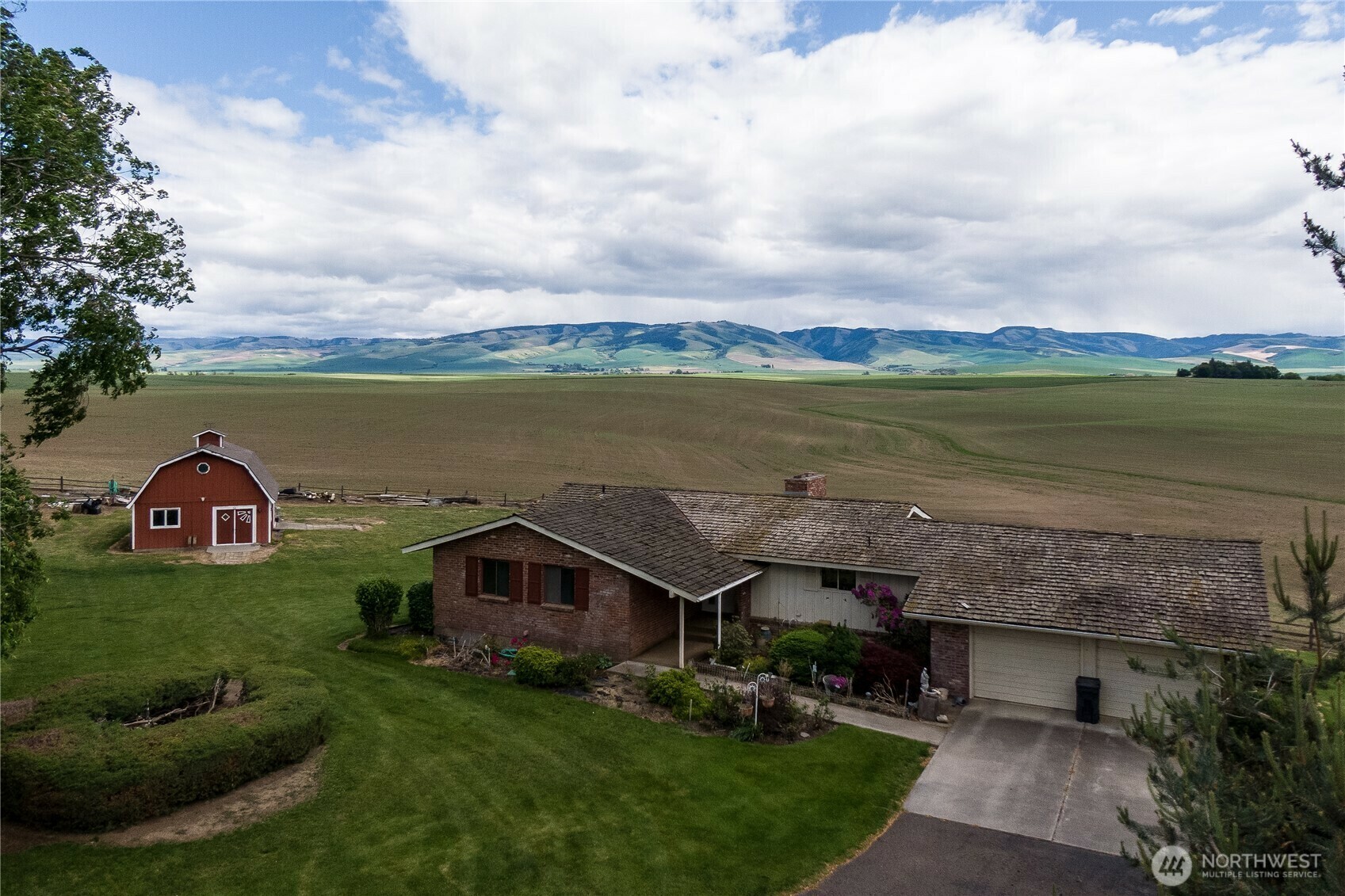 Property Photo: 1220 Valley Vista Avenue WA 99362