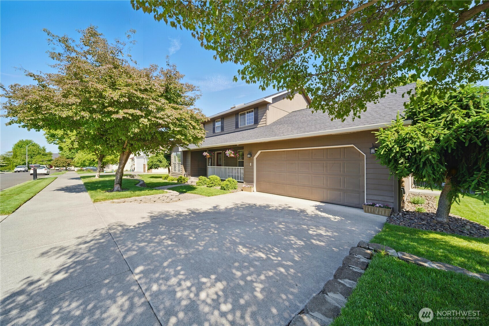 Property Photo: 1210 Southview Drive WA 99362