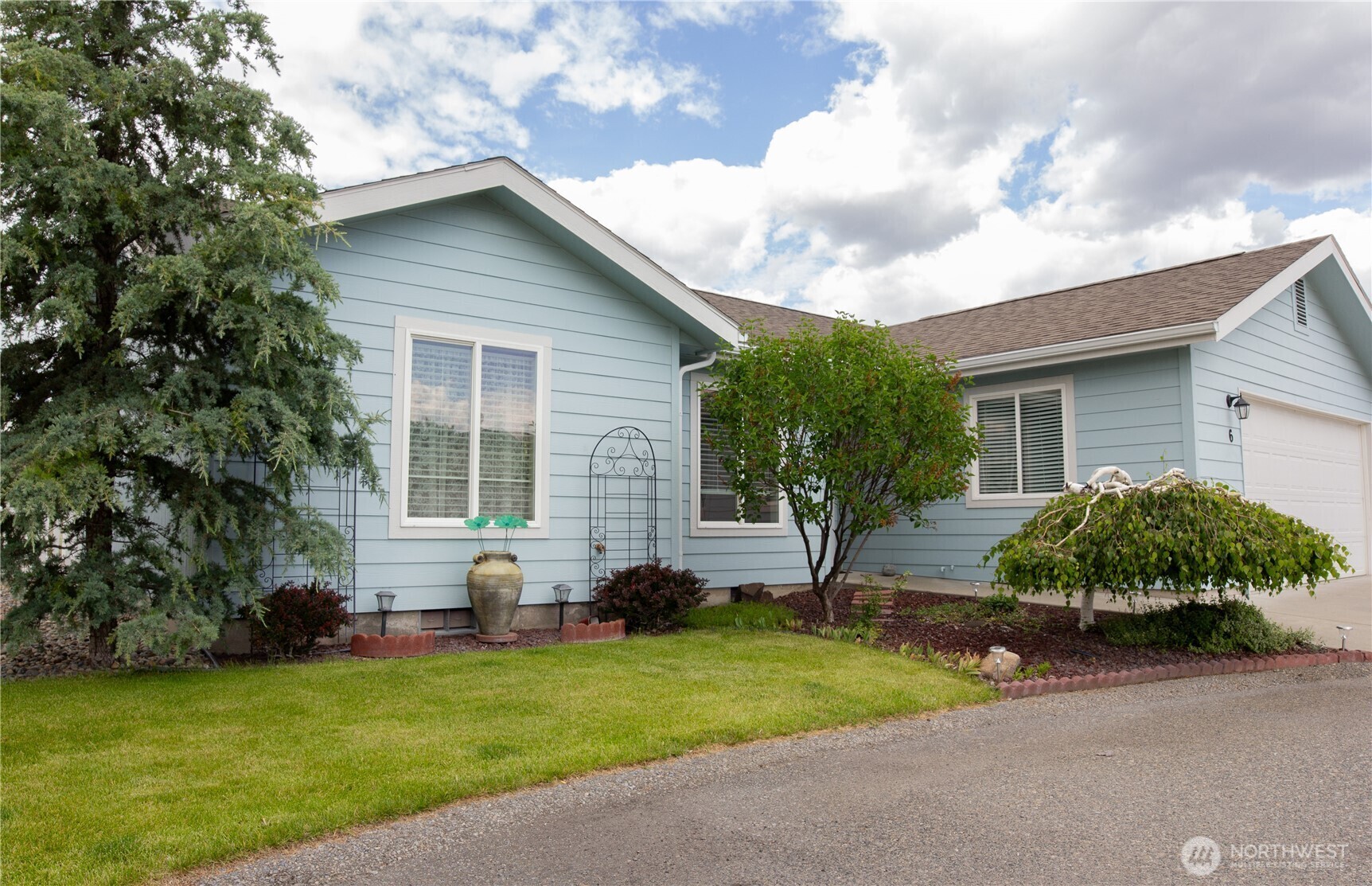 Property Photo: 6 Laguna Place W WA 98841
