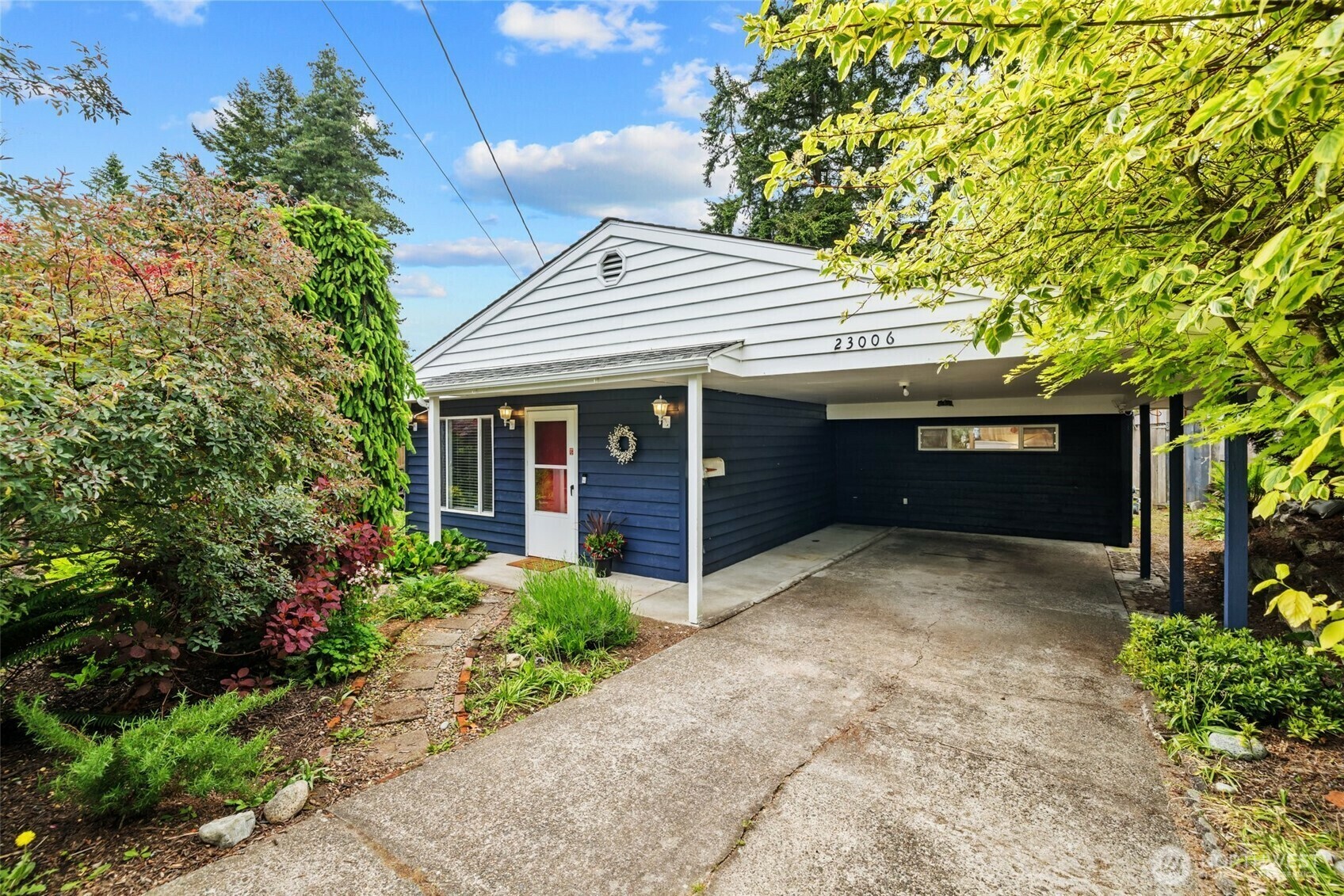 Property Photo: 23006 54th Avenue W WA 98043