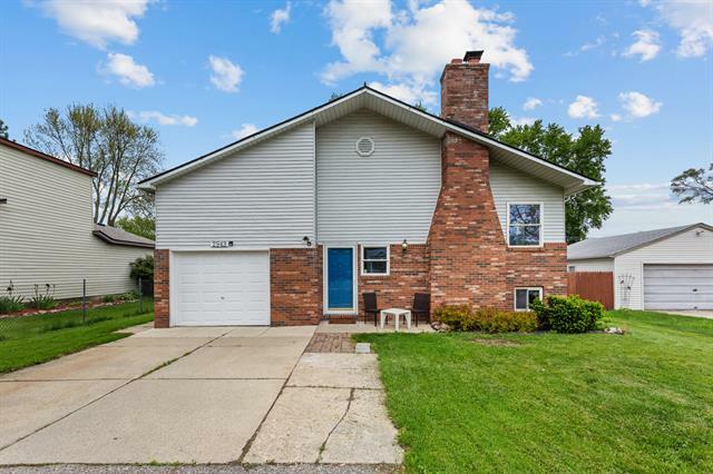 Property Photo:  2943 Hartline Drive  MI 48309 