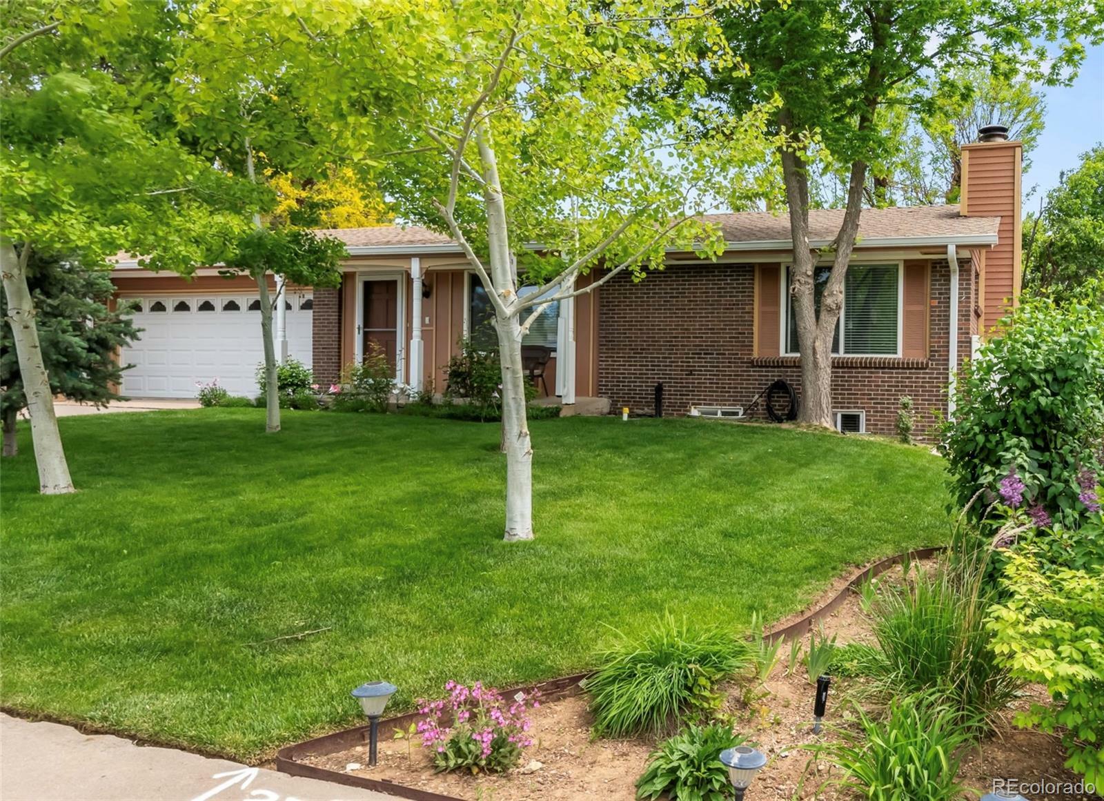 Property Photo: 2112 S Olathe Street CO 80013