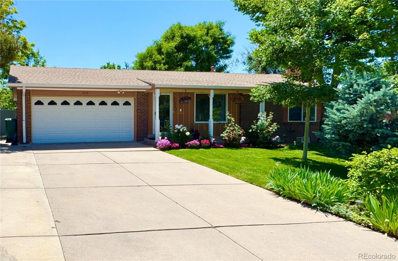 Property Photo: 2112 S Olathe Street CO 80013