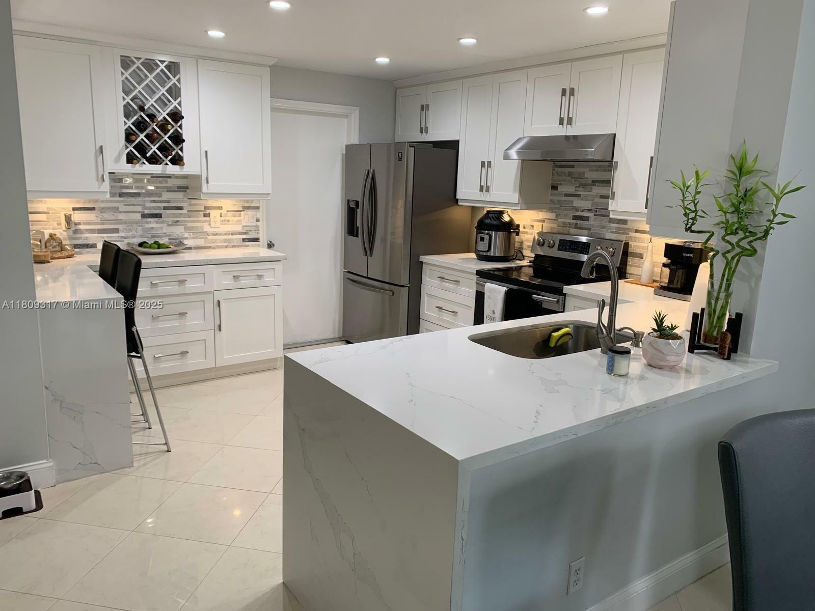 Property Photo: 1051 Sorrento Dr FL 33326