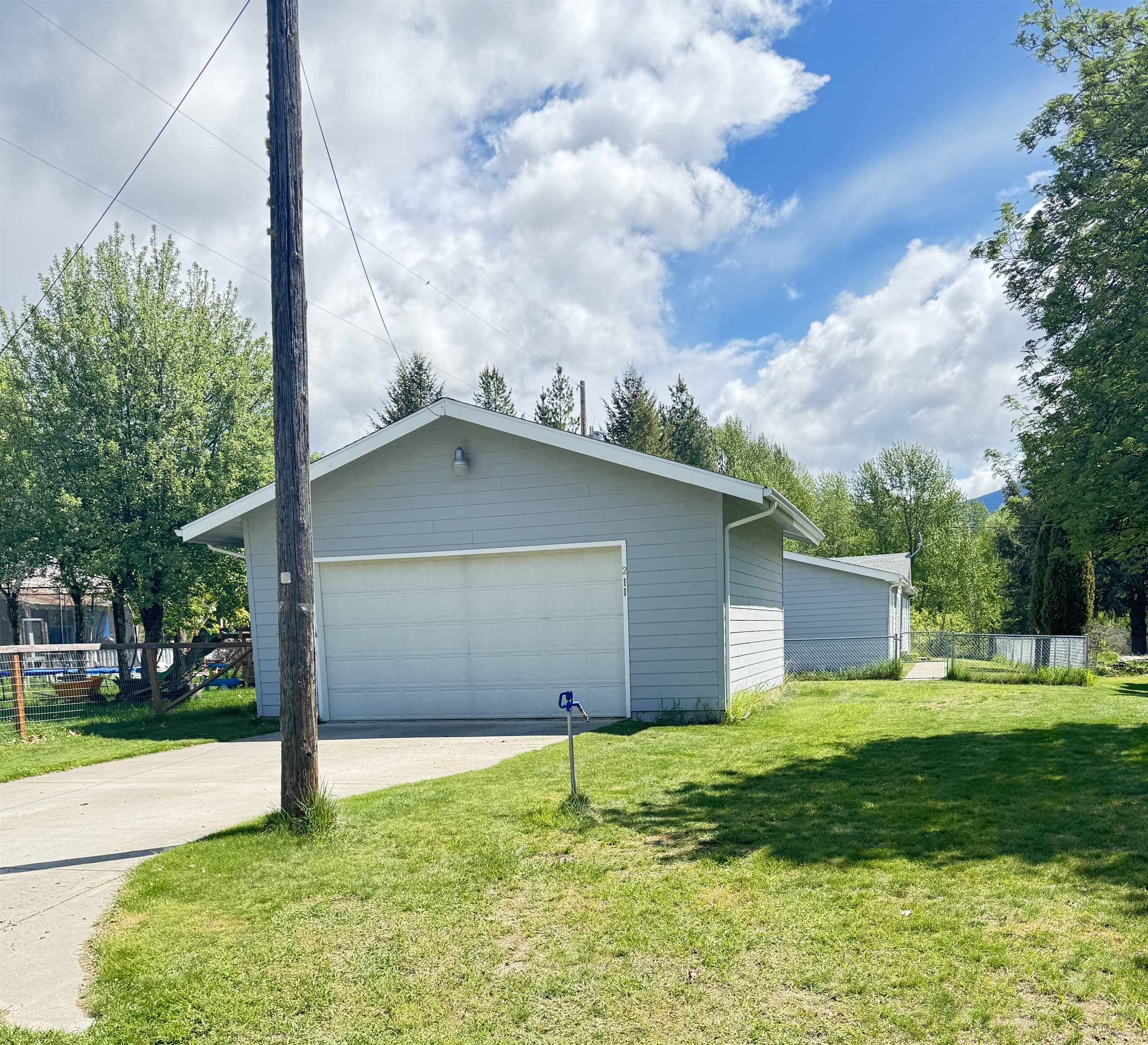 Property Photo: 211 S 8th Ave WA 99139
