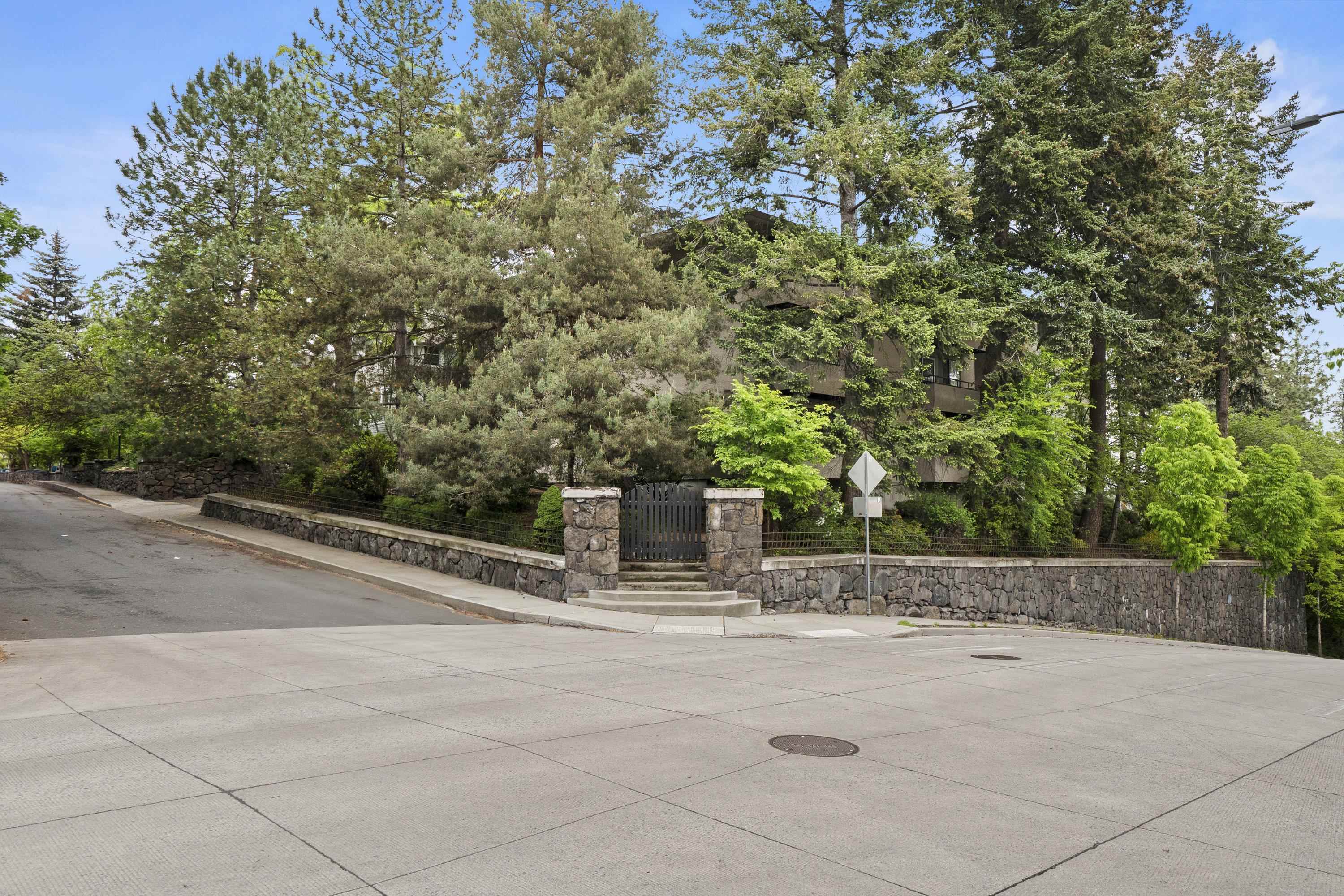 Property Photo: 1002 W 7th Ave 203 WA 99204