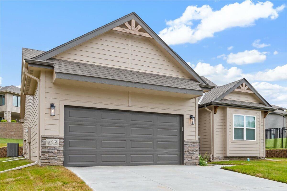 Property Photo: 1742 Blackthorn Street IA 51503