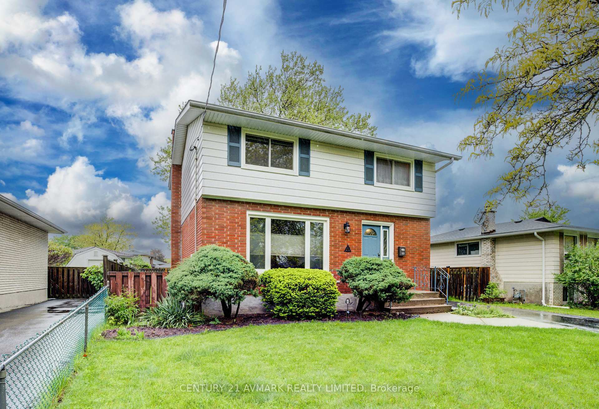 Property Photo:  101 Meredith Drive  ON L2M 6C5 