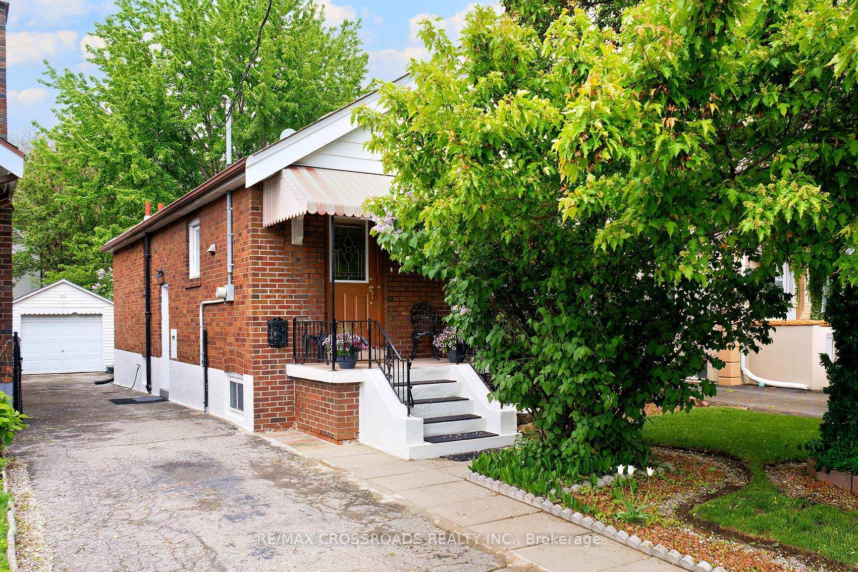 Photo de la propriété:  334 O'Connor Drive  ON M4J 2V3 